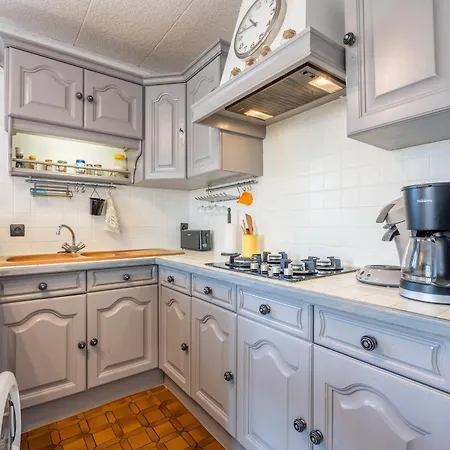 Semesterbostad Maison La Terriere